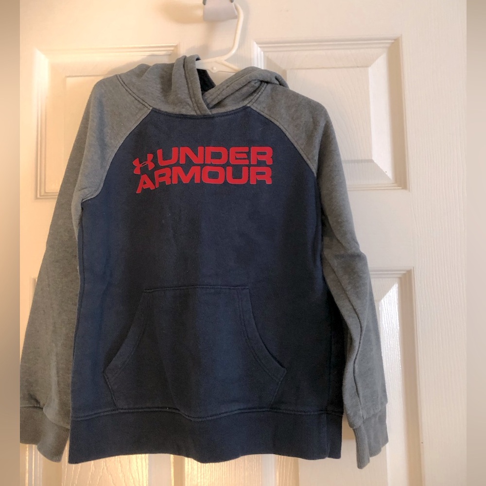 Under Armour Used Sweatshirt Size 6